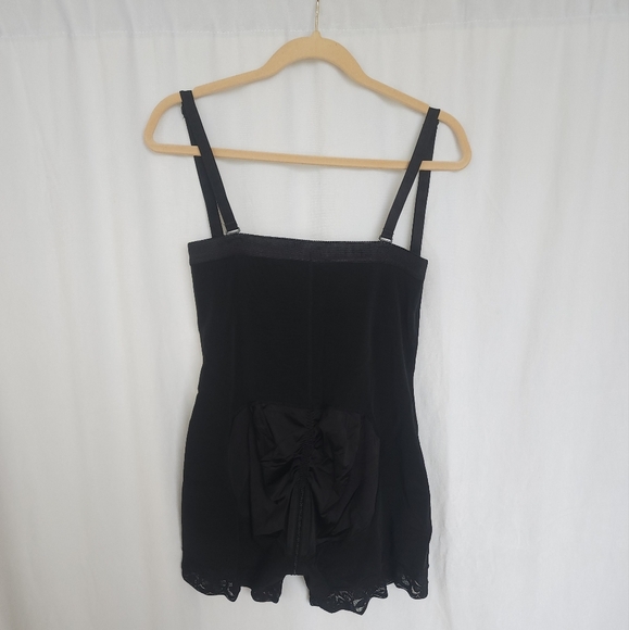 Black High-Waisted Shapewear Shorts - Picture 3 of 12